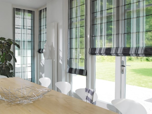 Римские шторы в гостиную